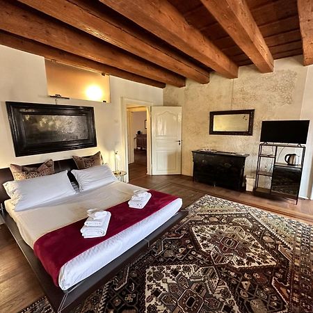 Truly Verona - Delle Erbe Suites Bagian luar foto