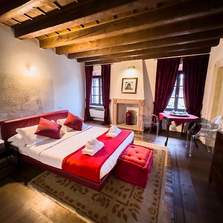 Truly Verona - Delle Erbe Suites Bagian luar foto