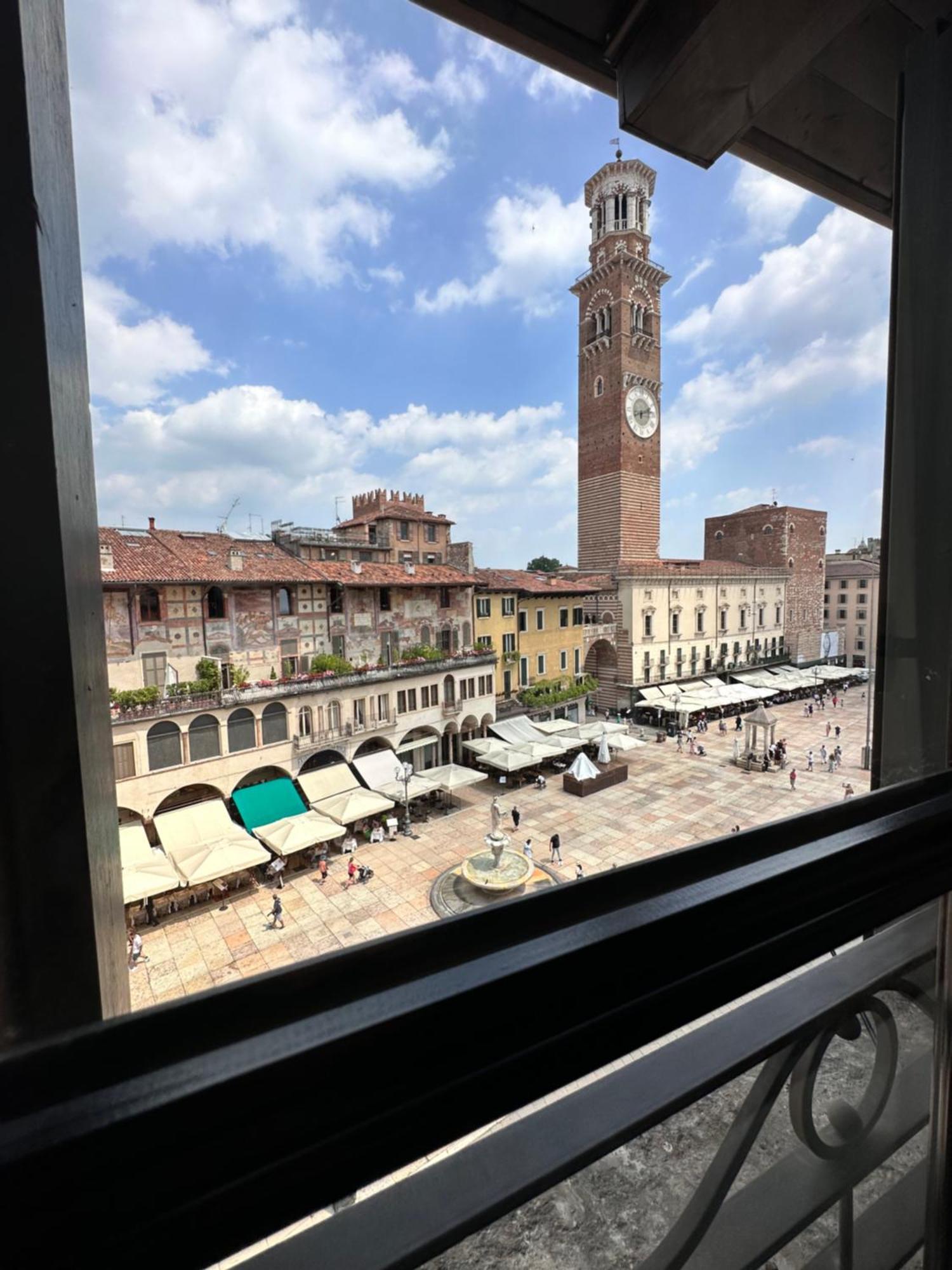 Truly Verona - Delle Erbe Suites Bagian luar foto