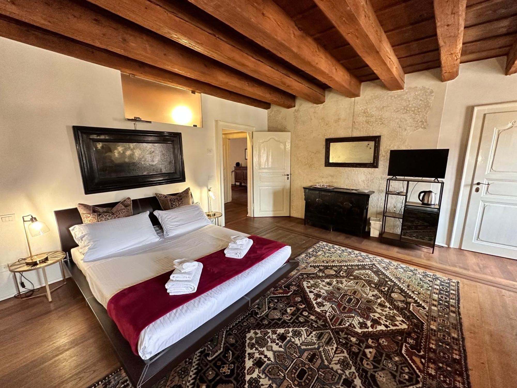 Truly Verona - Delle Erbe Suites Bagian luar foto