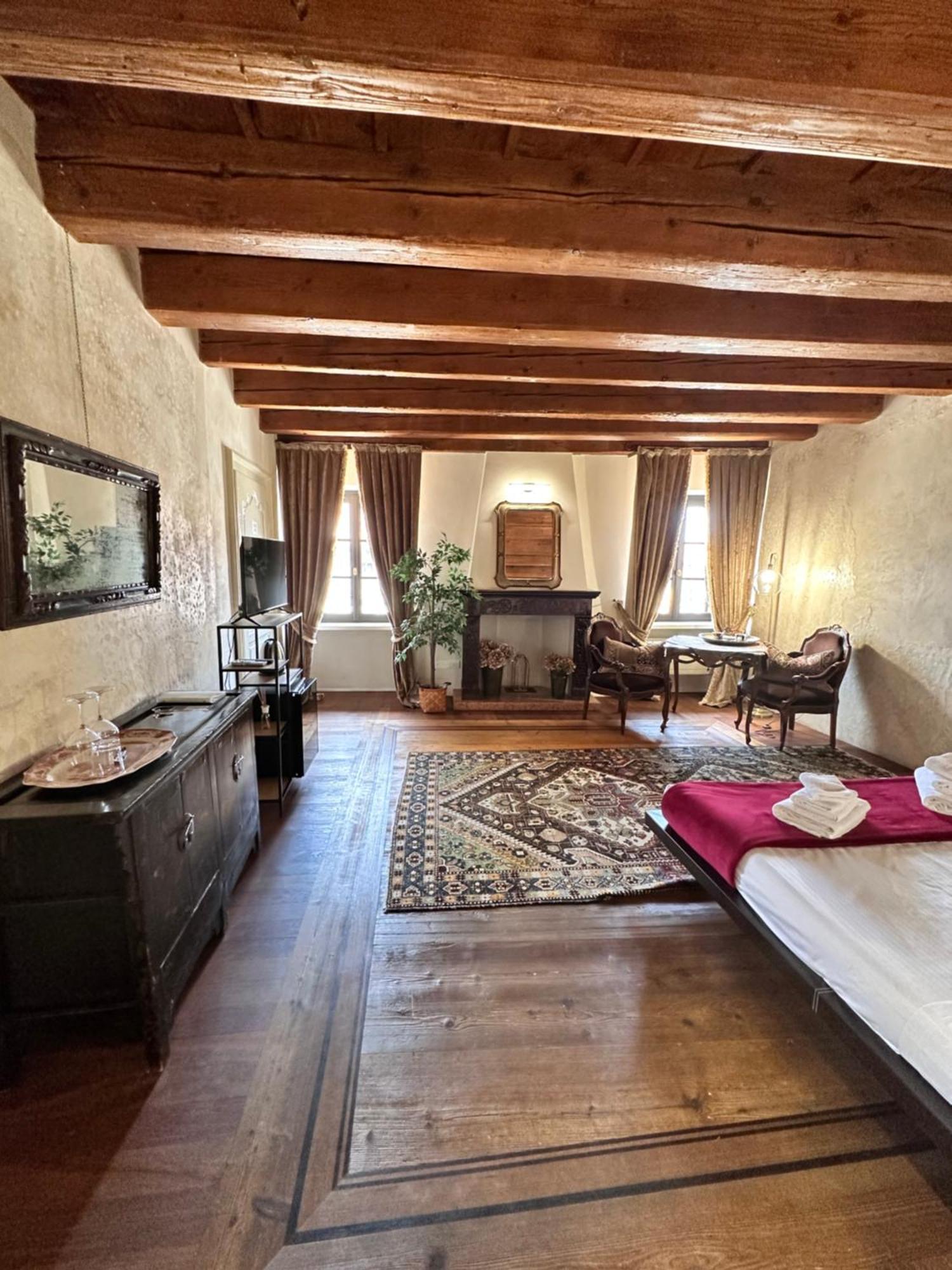 Truly Verona - Delle Erbe Suites Bagian luar foto