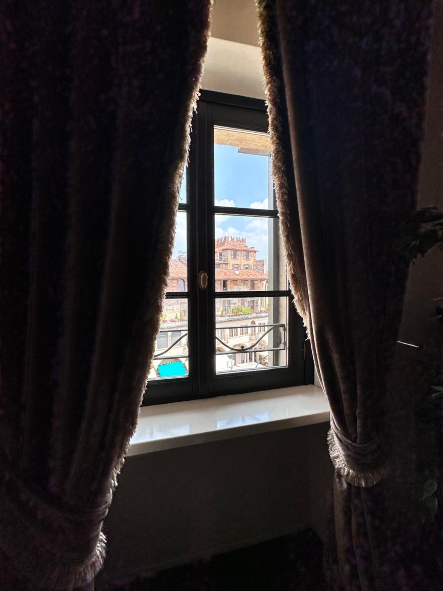 Truly Verona - Delle Erbe Suites Bagian luar foto