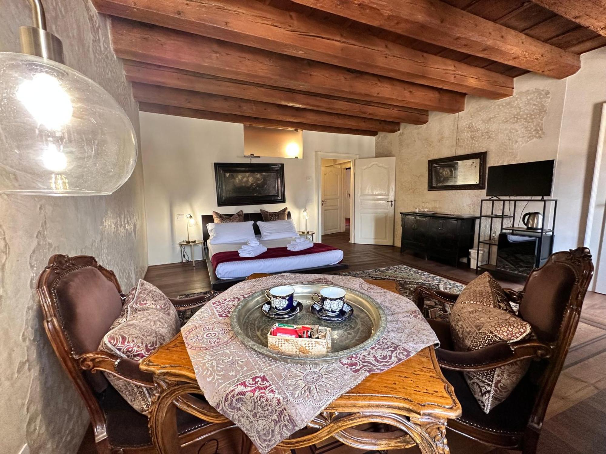 Truly Verona - Delle Erbe Suites Bagian luar foto