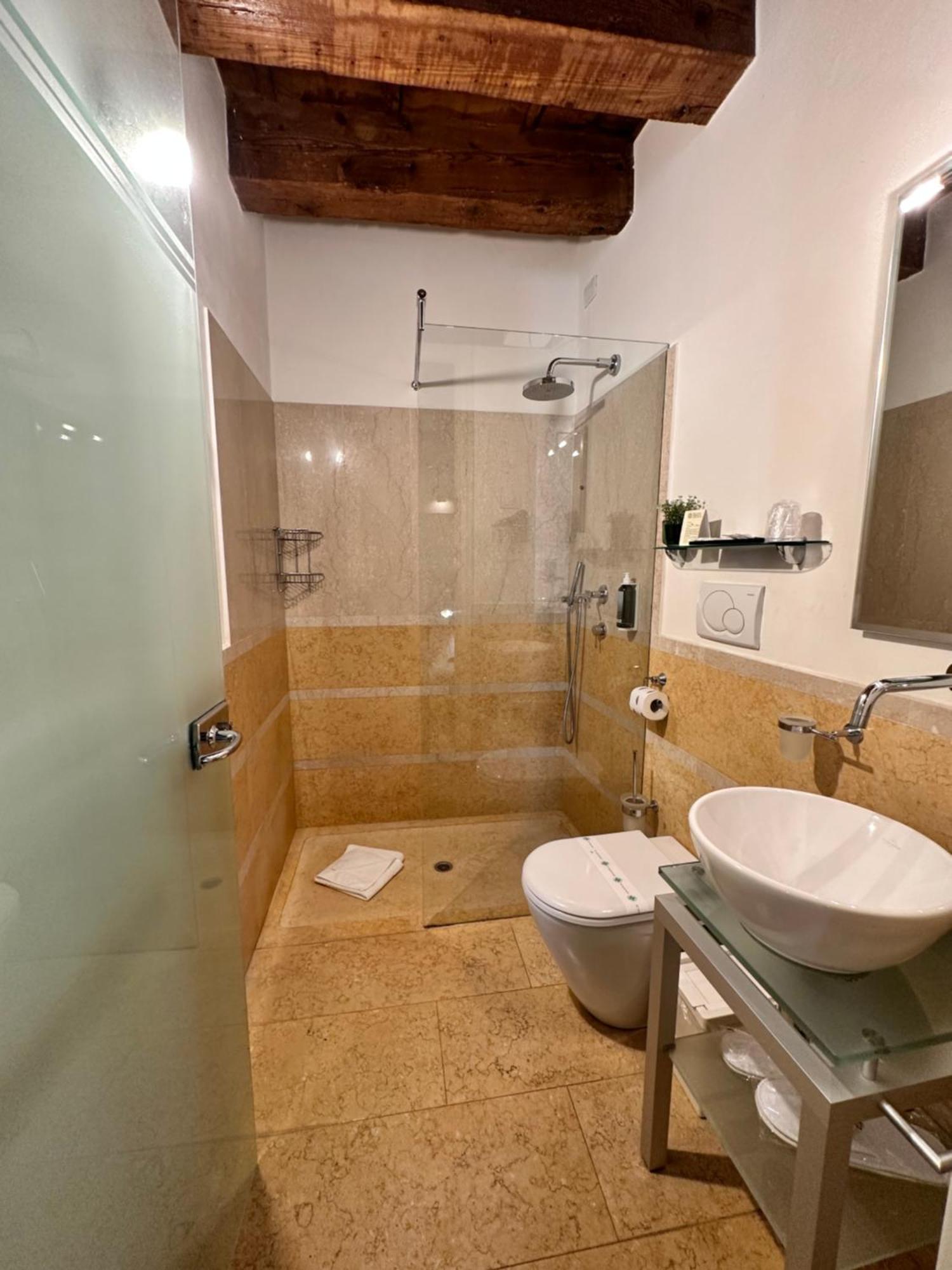 Truly Verona - Delle Erbe Suites Bagian luar foto