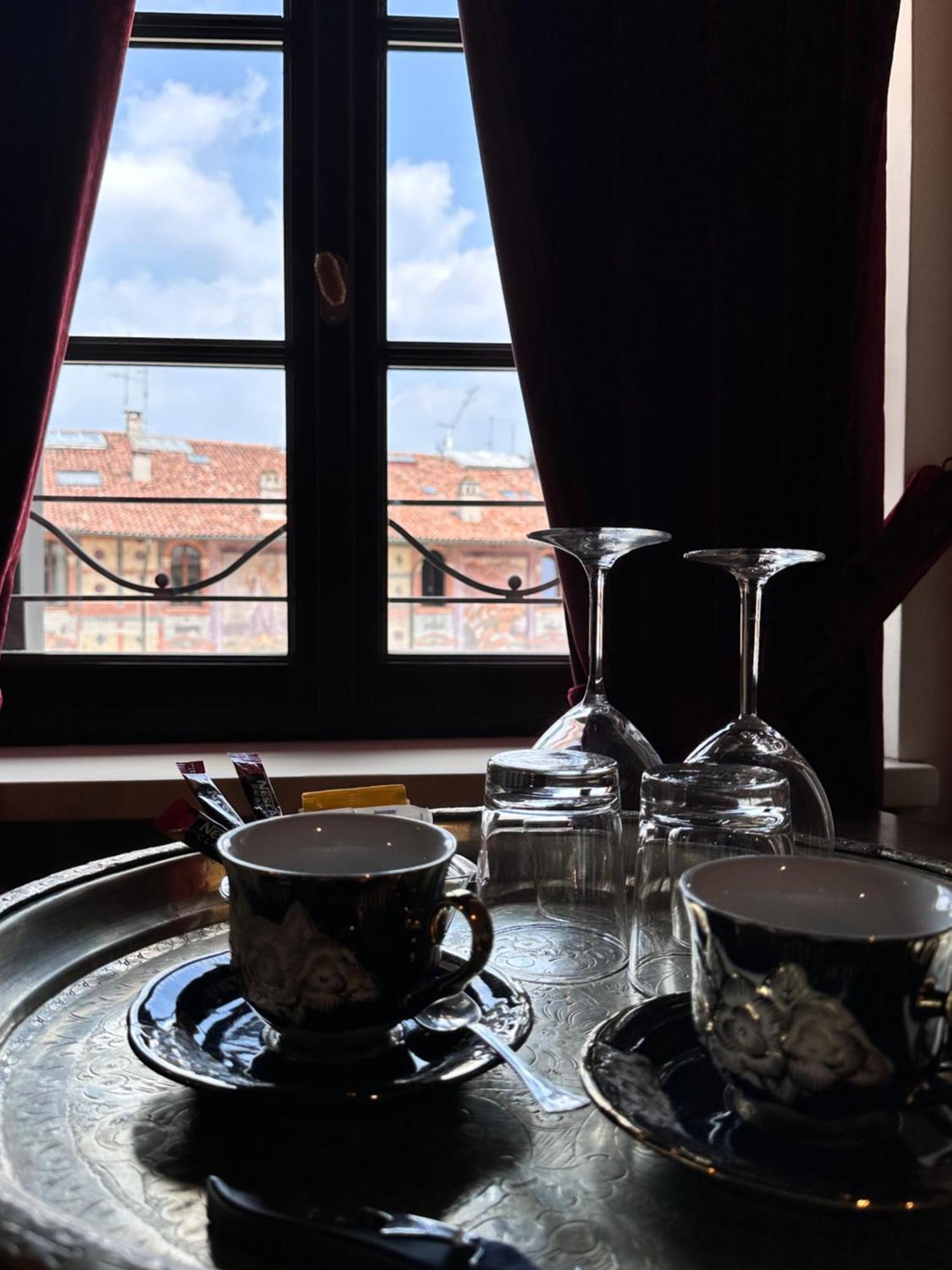 Truly Verona - Delle Erbe Suites Bagian luar foto