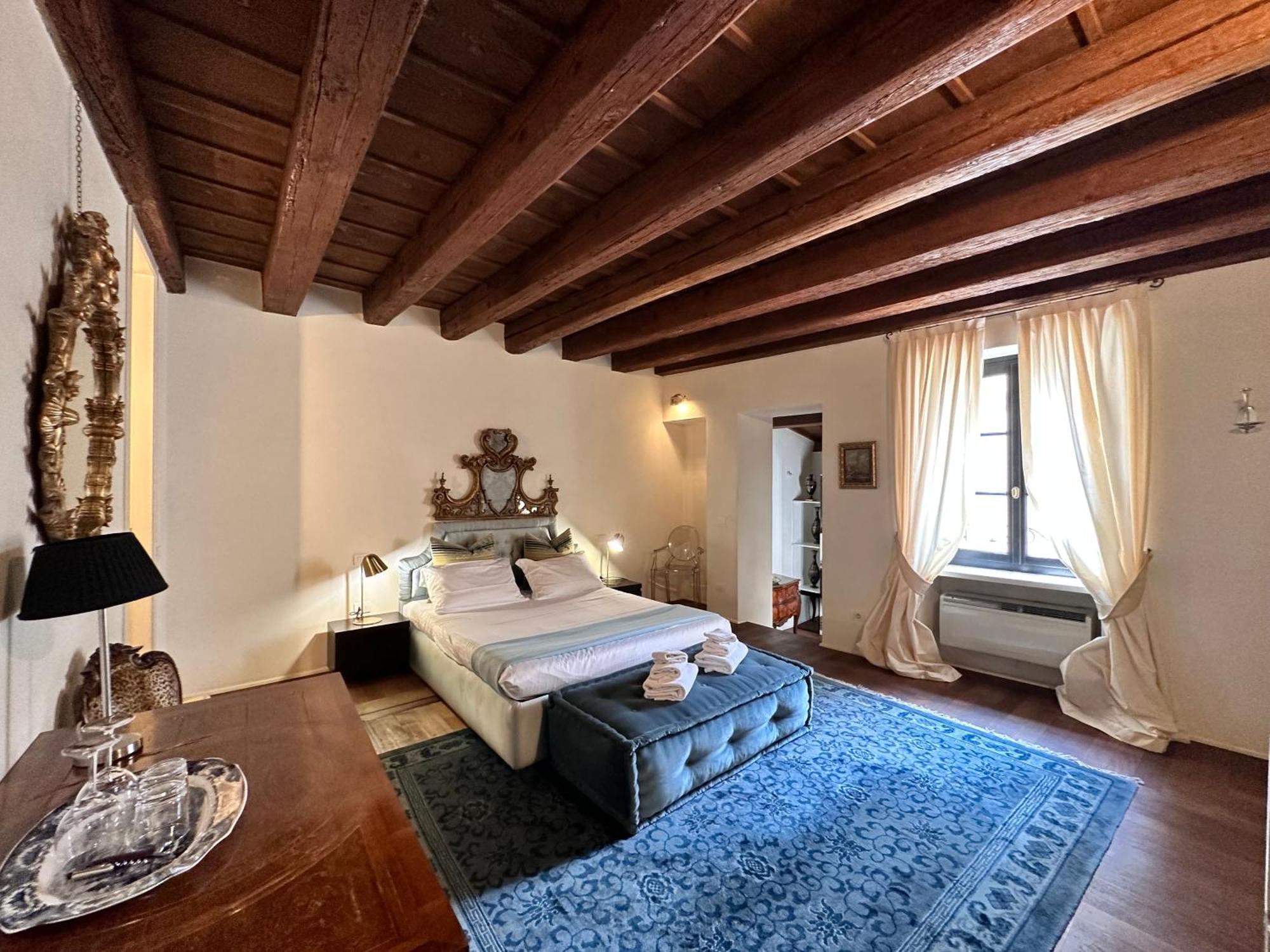Truly Verona - Delle Erbe Suites Bagian luar foto
