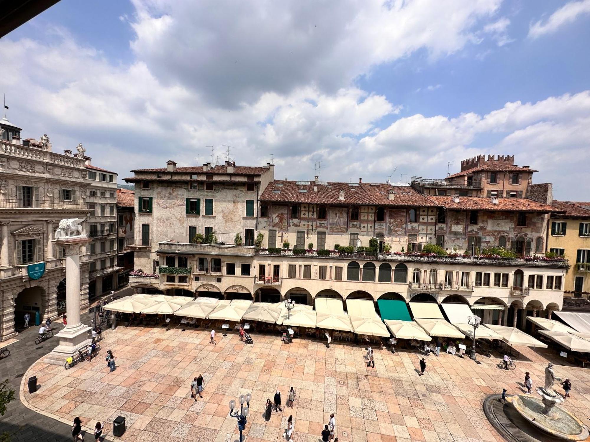 Truly Verona - Delle Erbe Suites Bagian luar foto