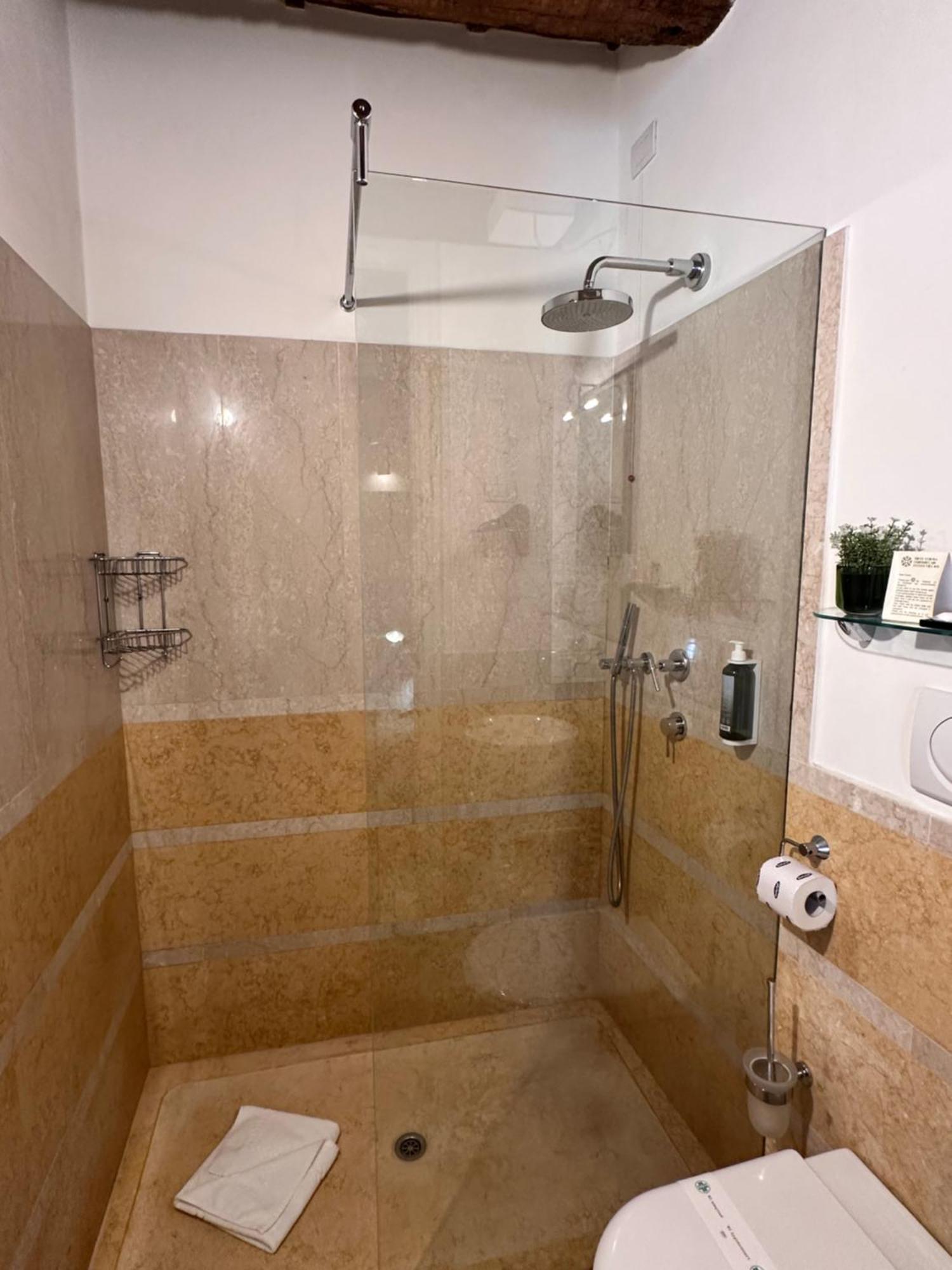 Truly Verona - Delle Erbe Suites Bagian luar foto