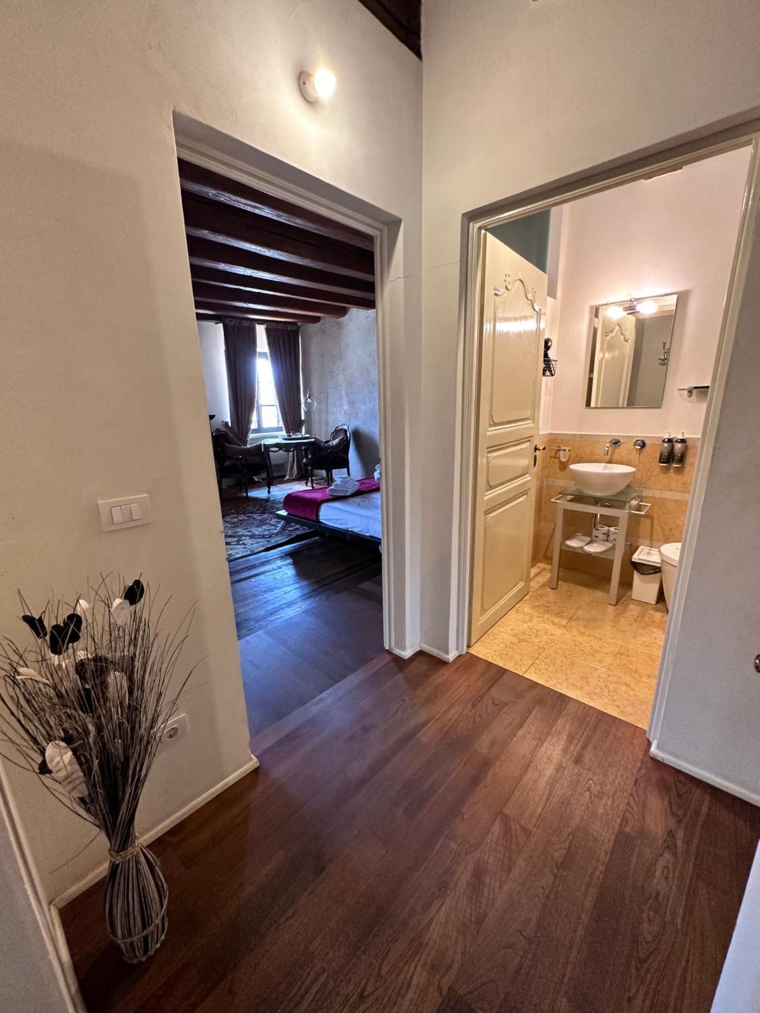 Truly Verona - Delle Erbe Suites Bagian luar foto