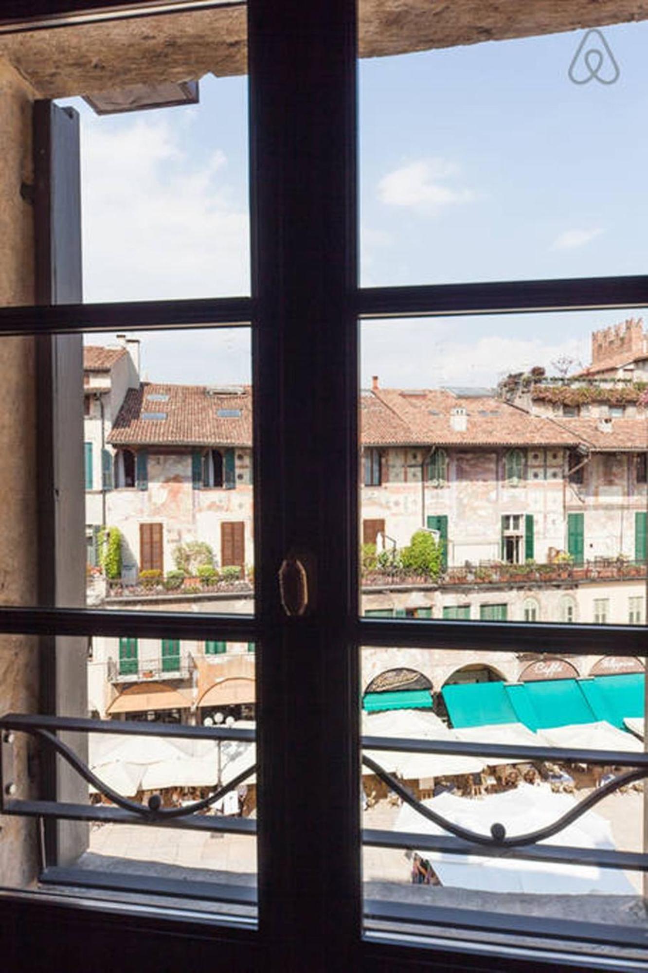 Truly Verona - Delle Erbe Suites Bagian luar foto